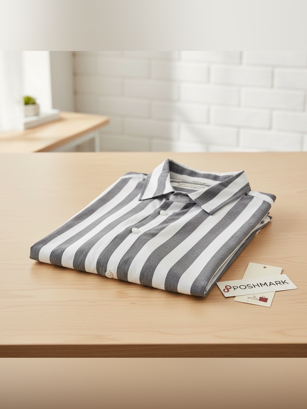 Men’s XL Gray White Vertical Stripe Short Sleeve Button Up Casual Shirt